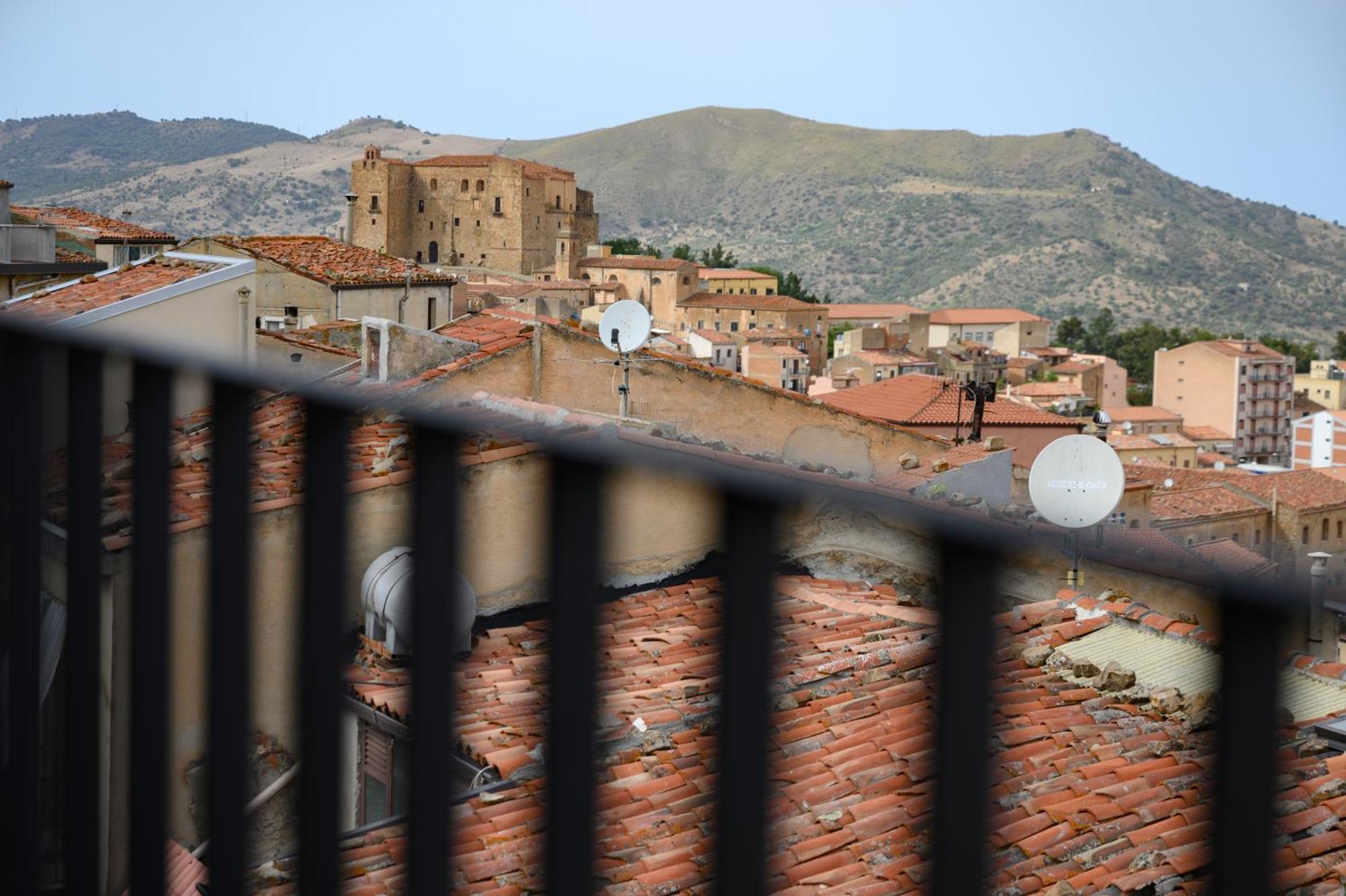 Vetriera41 Lägenhet Castelbuono  Exteriör bild